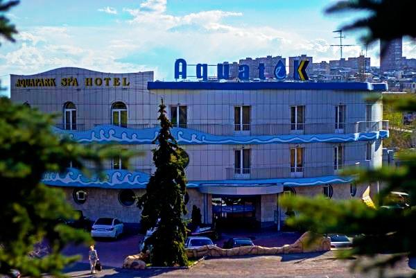 hangist-yerevanum-zexchov-aquatek-hotel