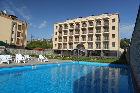 nare-hotel-yerevan-open-pool-billiard