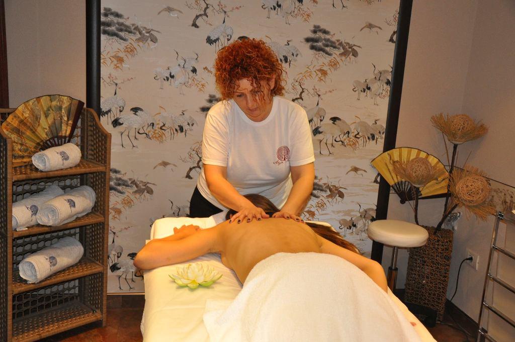 spa-resort-aya-maria-package-massage-piling-capsule