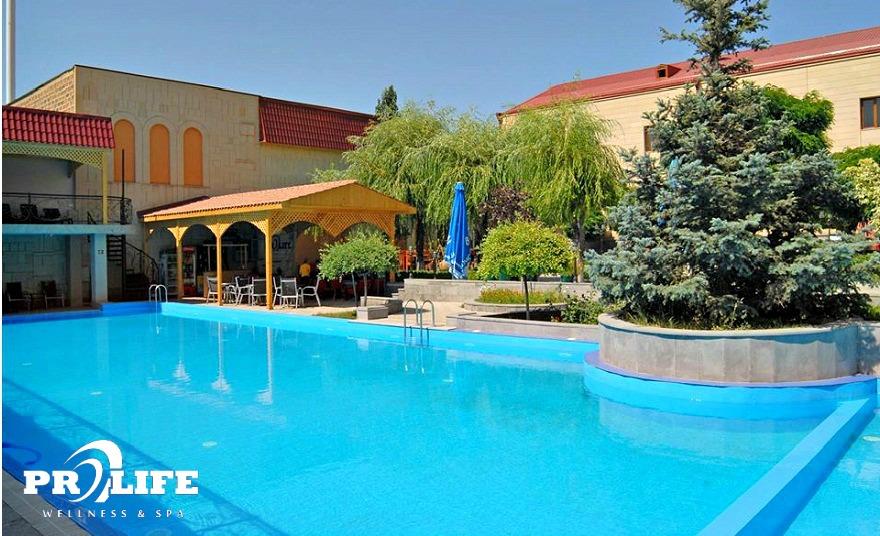 prolife-water-club-open-outdoor-pool