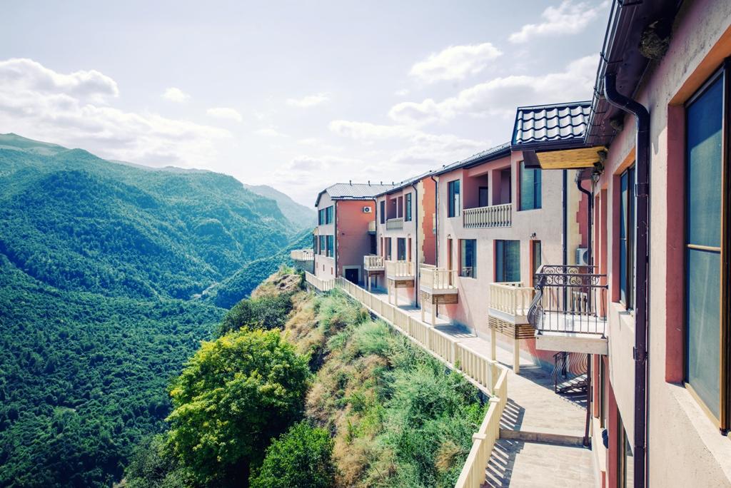 lastiver-resort-enokavan-hotel-pool