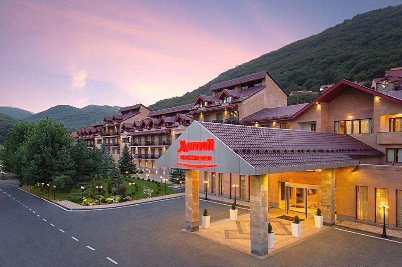 tsaghkadzor-marriott-hotel-pool