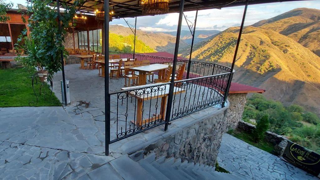 nor-tari-garni-bread-house
