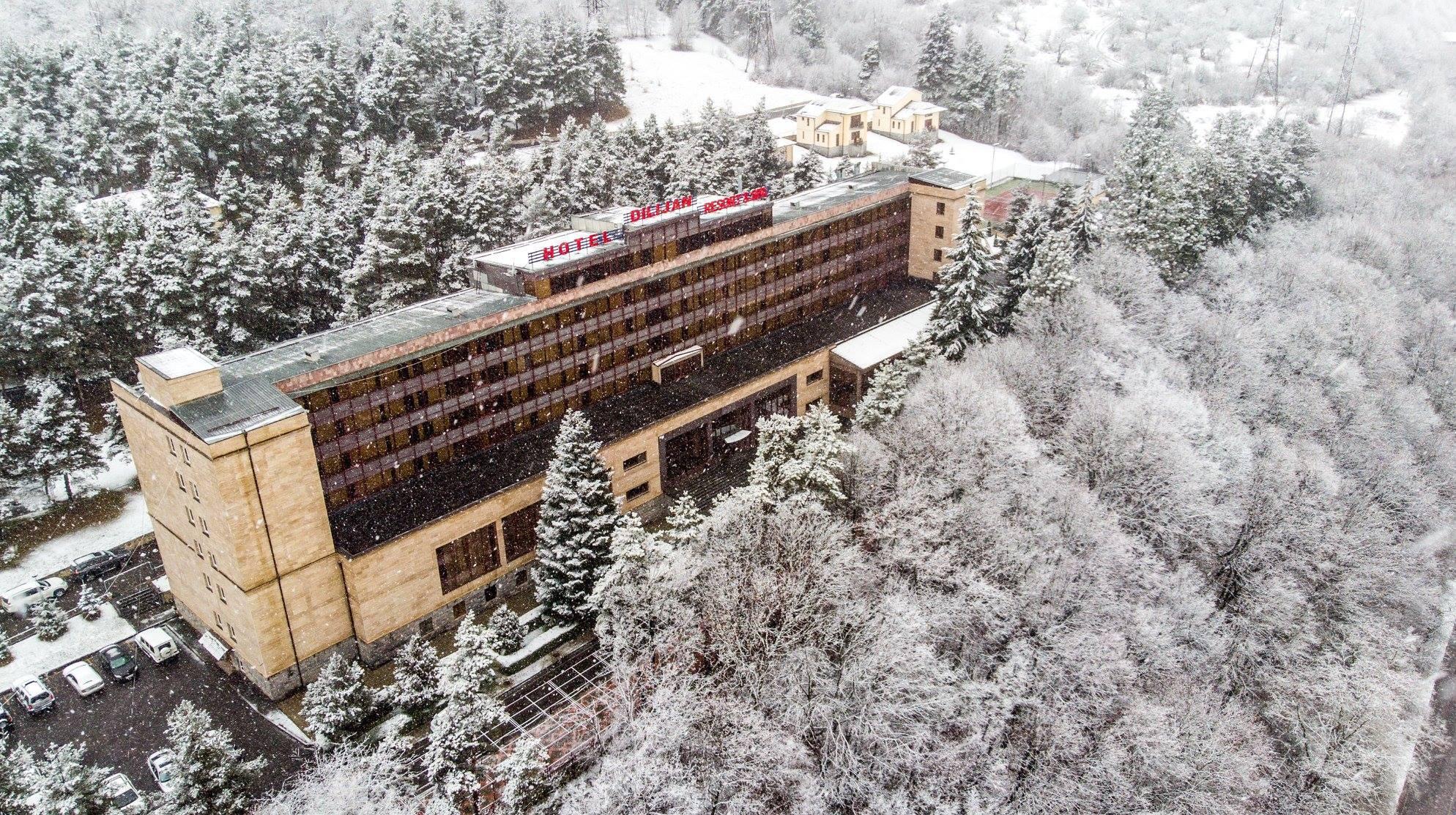 dilijan-resort-hotel-pool-breakfast-lunch
