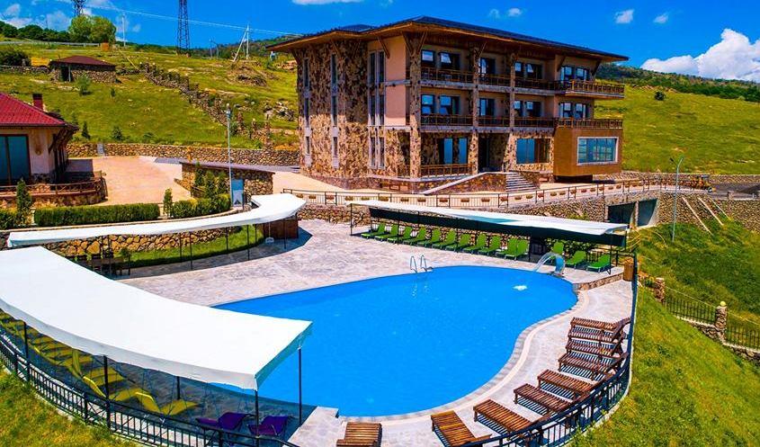 loxavazan-amberd-hotel-byurakan