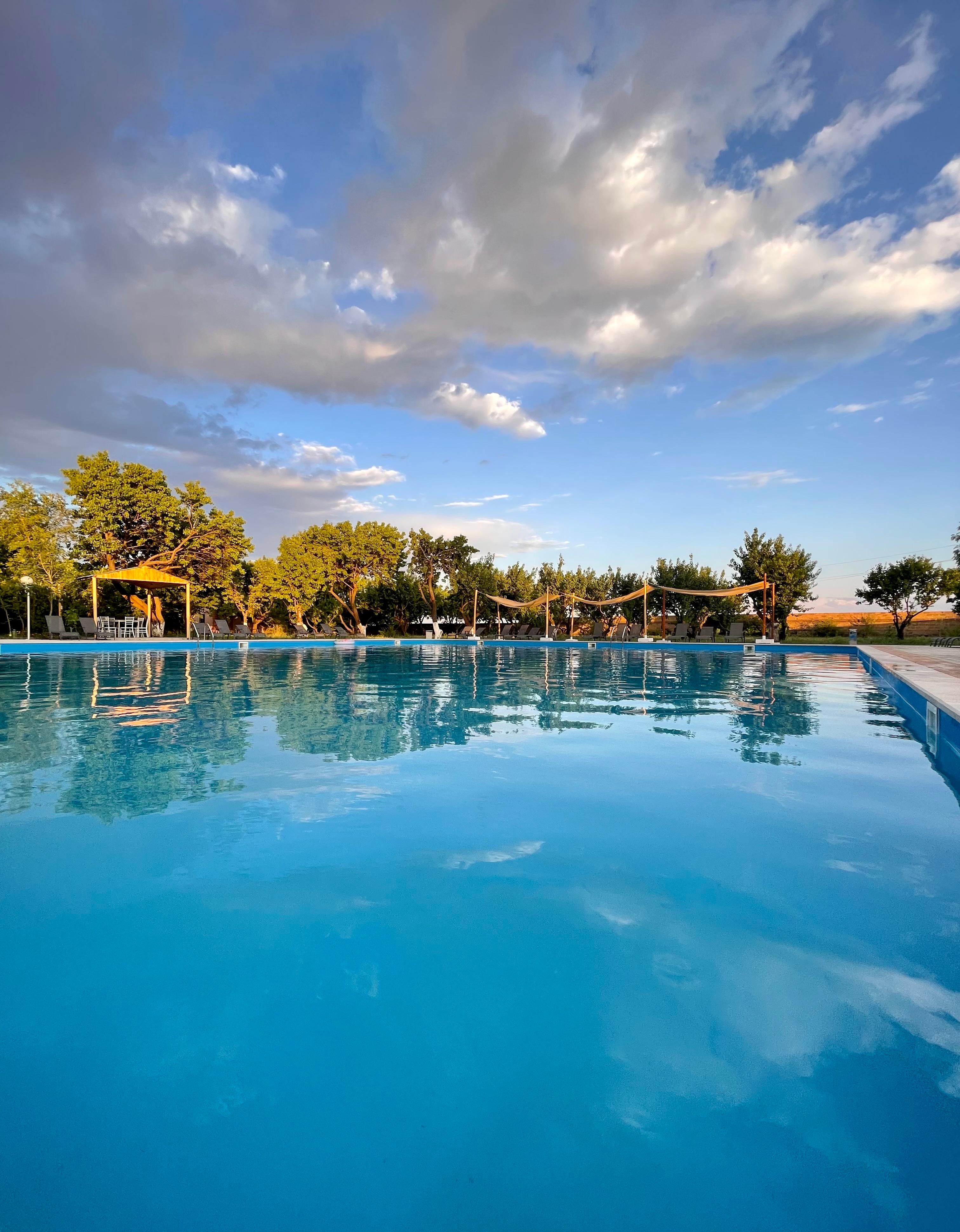 lazur-pool-and-bar-loxavazan