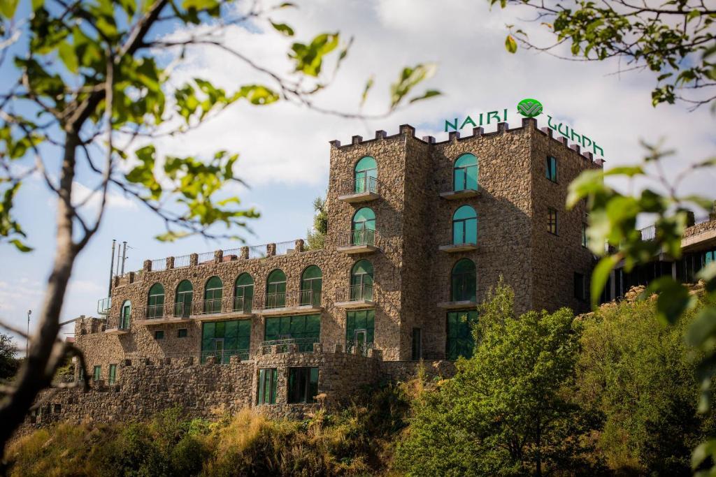 jermuk-hotel-nairi-hangist-zexchov