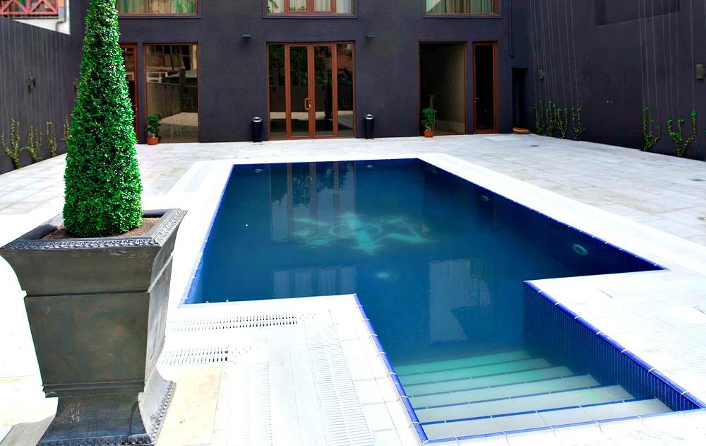 tora-palace-hotel-outdoor-open-swimming-pool
