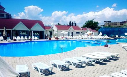 outdoor-swimming-pool-vahakni