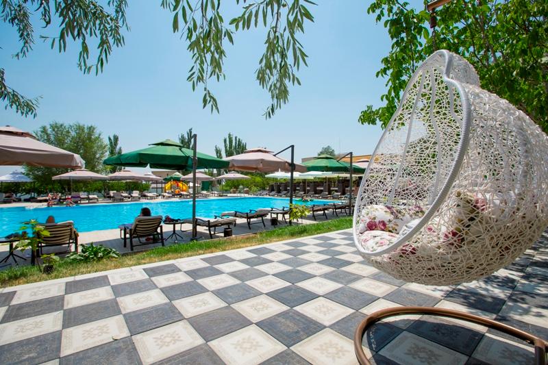cross-resort-loxavazan-pool-zexch
