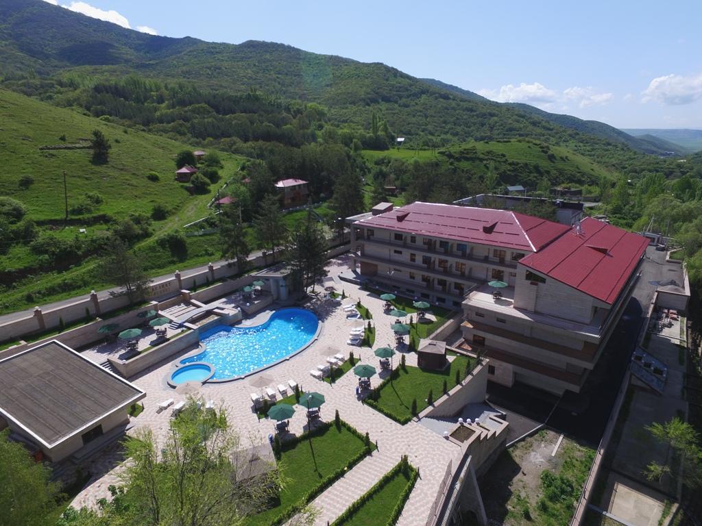 aghveran-ararat-resort-hangist-loxavazan