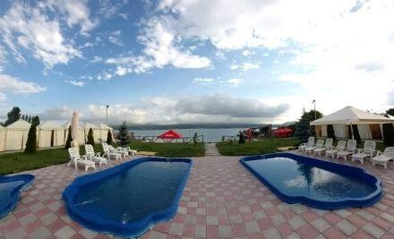 sevan-family-beach