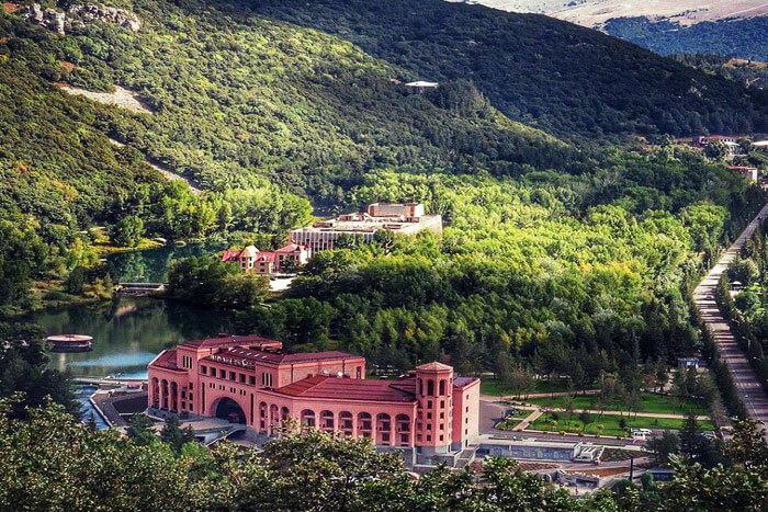 bnakaran-jermuk-qaxaqum