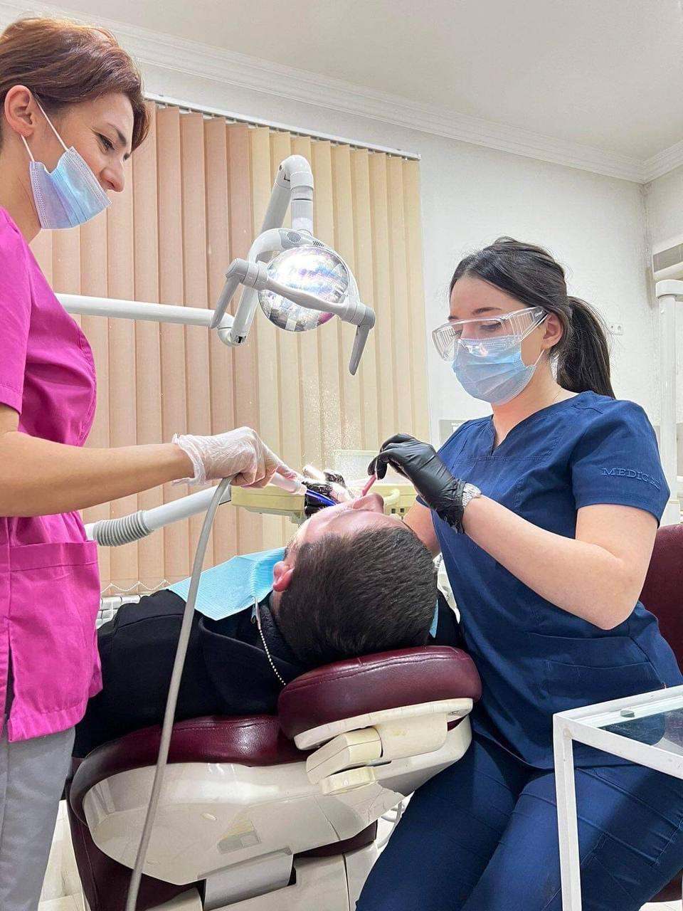 կարիեսի-բուժում-պլոմբա-կերամիկական-շապիկ