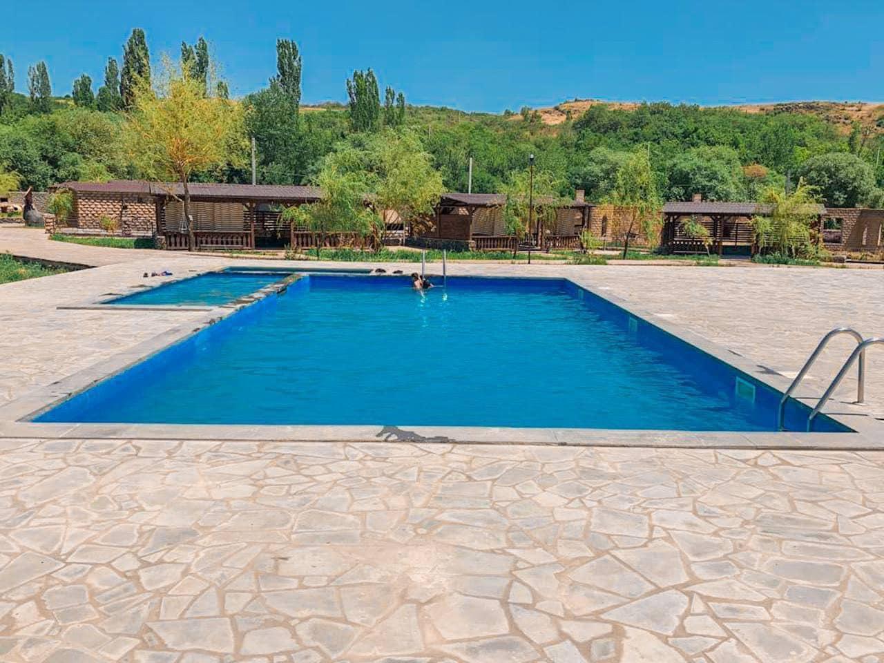 taxavar-zexchov-gugos-garden-resort