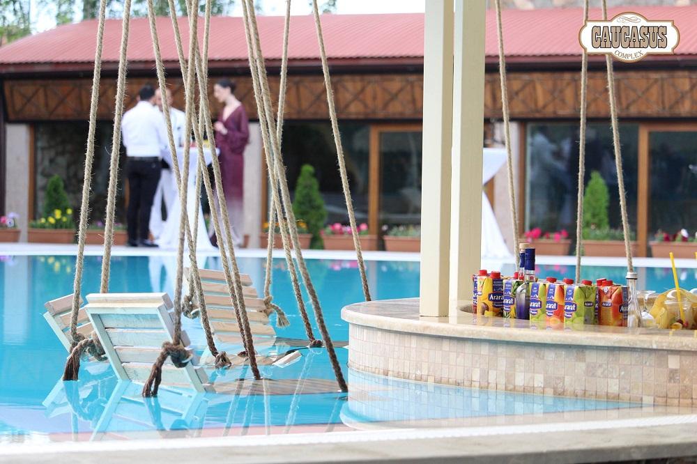 swimming-pool-yerevan-caucasus-hotel