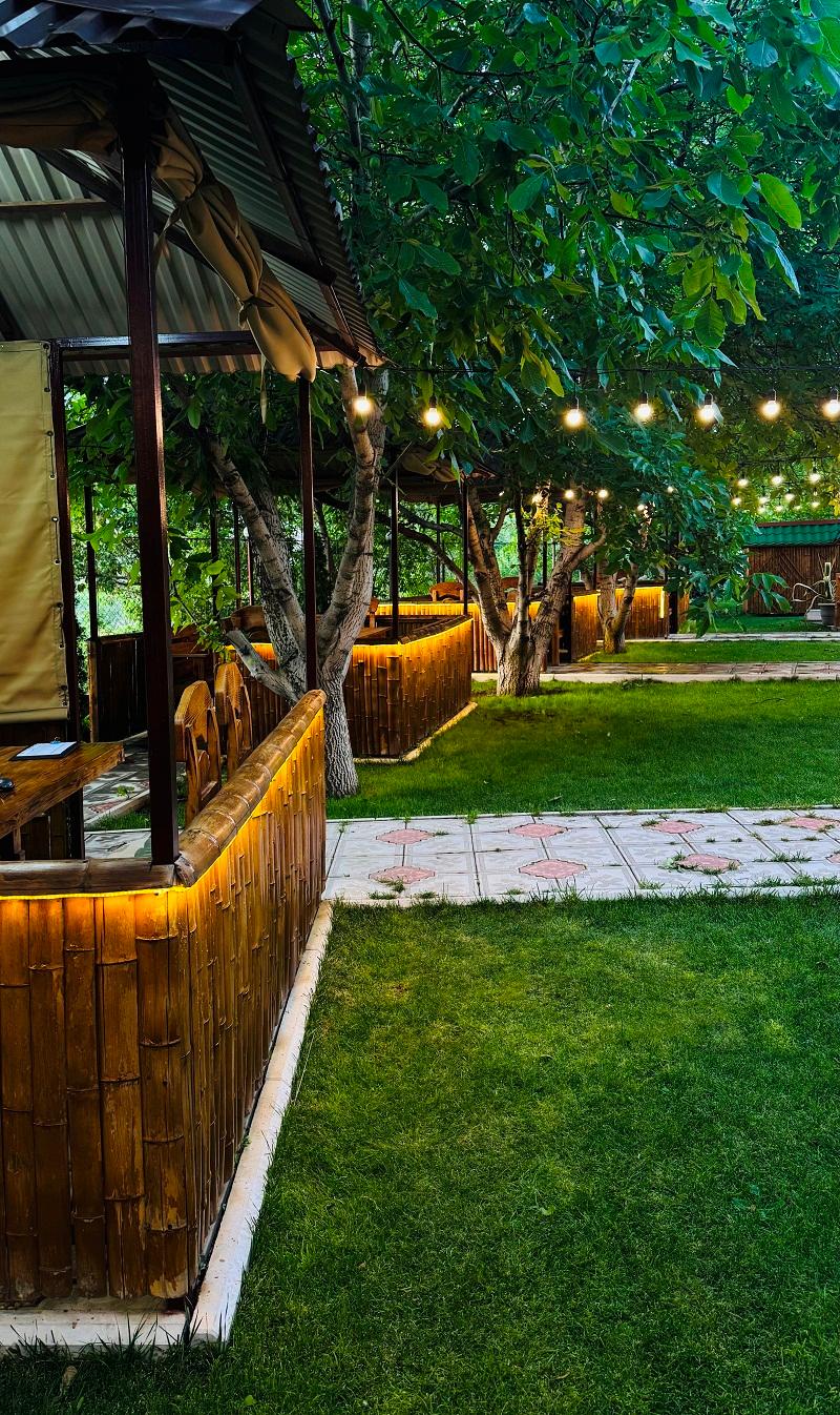 amarajin-loxavazan-taxavar-yerevan-HovEat-Garden