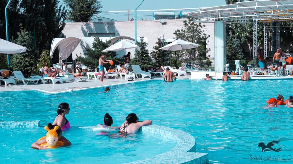 swimming-pool-yerevan