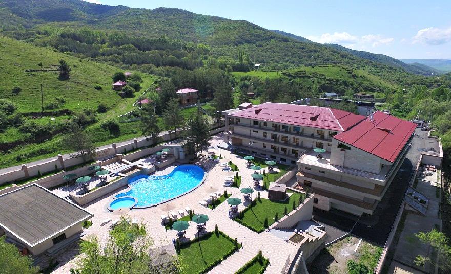 ararat-resort-aghveran-hotel-pool-breakfast
